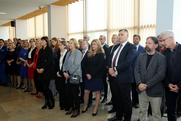 Wręczenie nagród JM Rektora UMK w fouer Auli UMK (26.09.2019) [fot. Anna Bielawiec-Osińska]